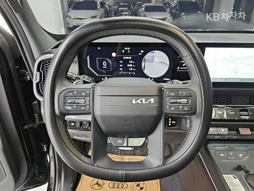 2025 Kia Used Car photo