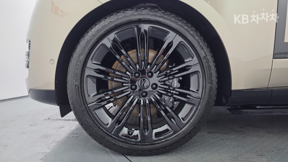 Land Rover Range Rover — miniaturë 7