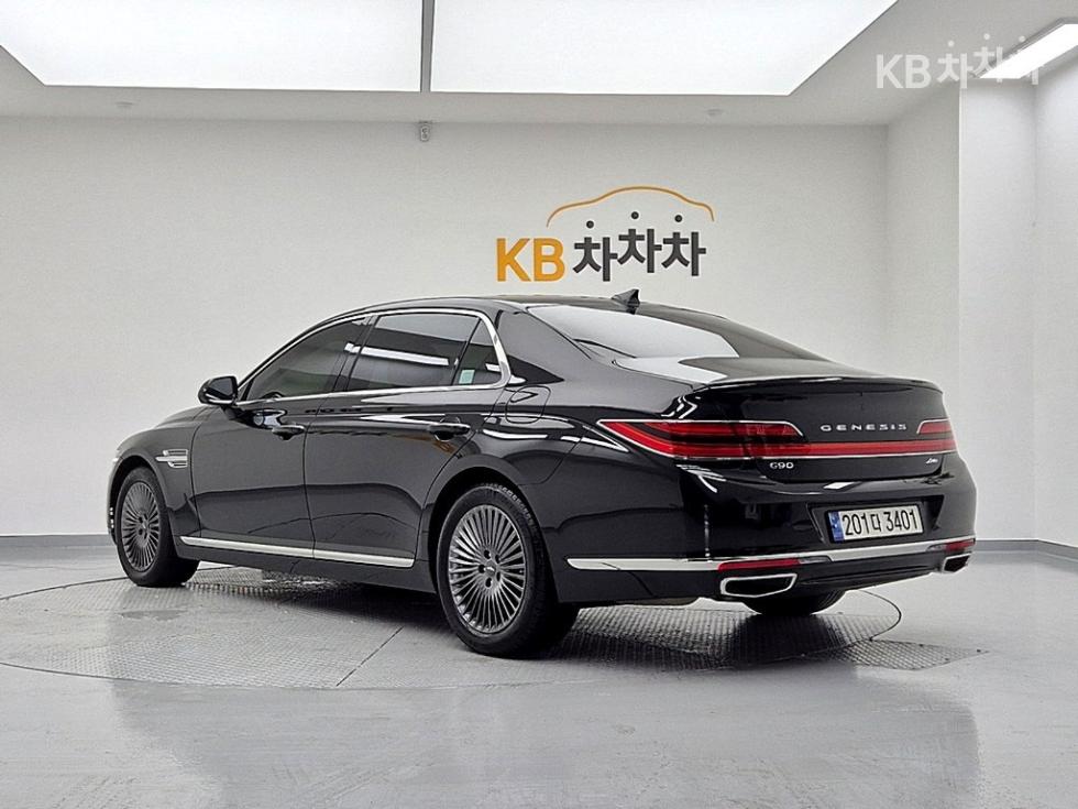 2021 Genesis G90 photo