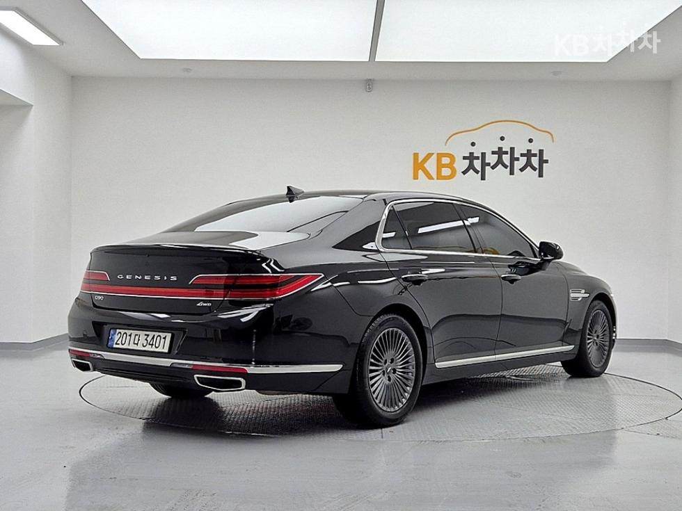 2021 Genesis G90 photo