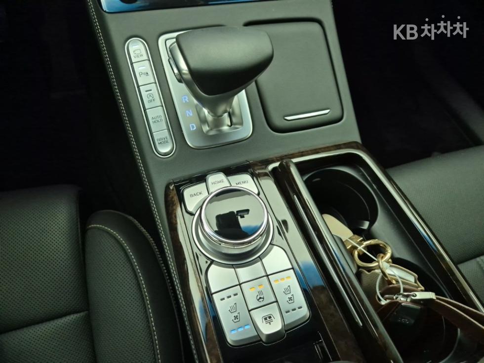 2021 Genesis G90 photo