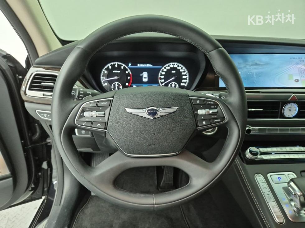2021 Genesis G90 photo