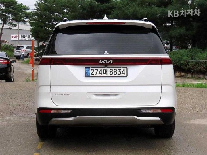 Kia Carnival — miniaturë 4