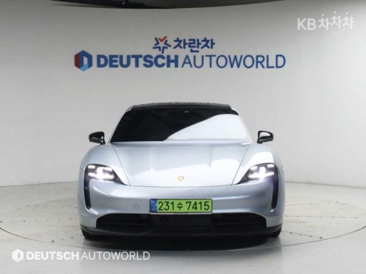 Porsche Taycan — miniaturë 3
