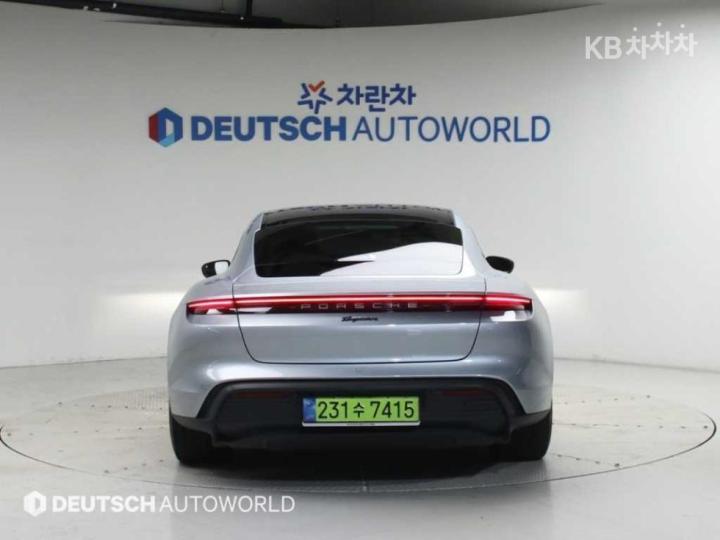 Porsche Taycan — miniaturë 4