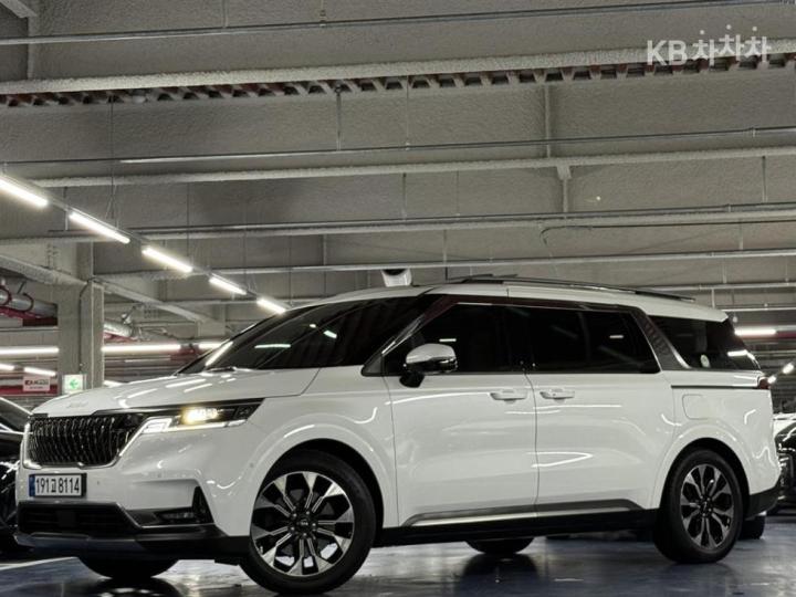 Kia Carnival 7-Seater Signature — foto 1