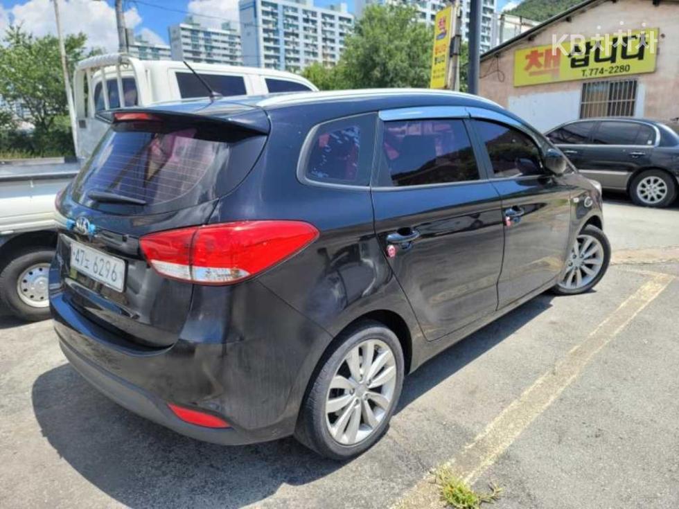 Kia Carens — miniaturë 5