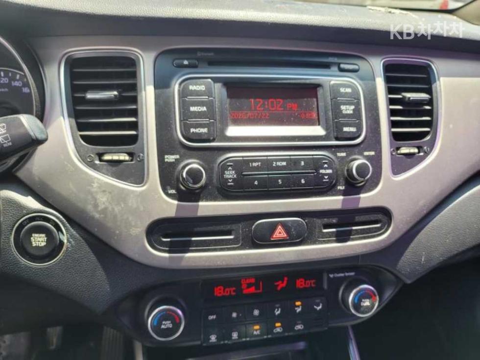 Kia Carens — miniaturë 11