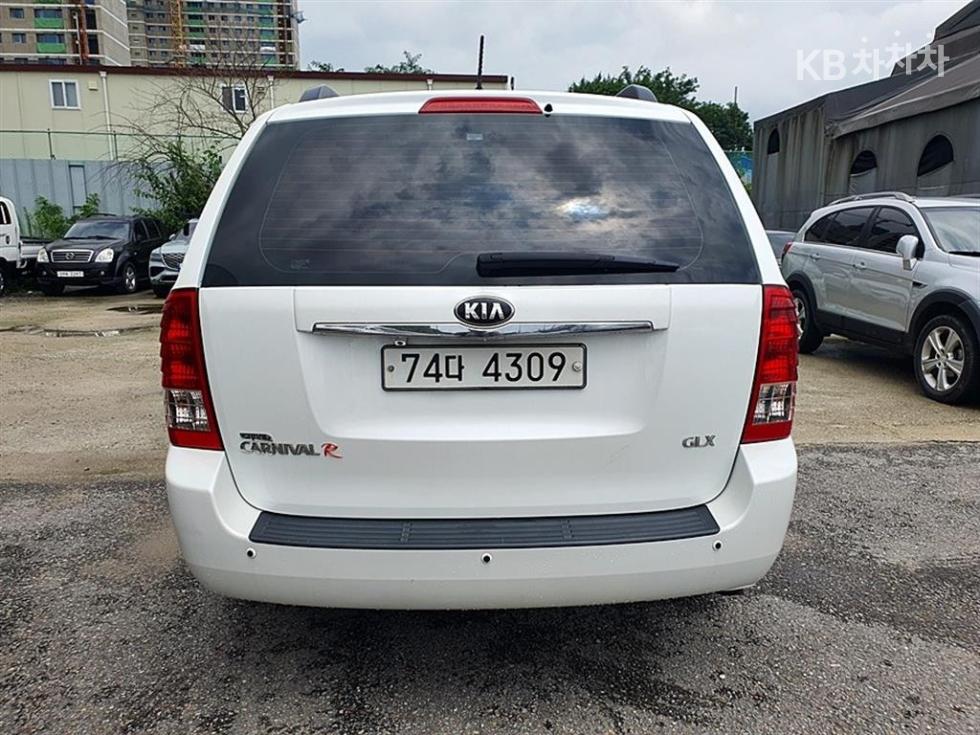 Kia Carnival — miniaturë 5