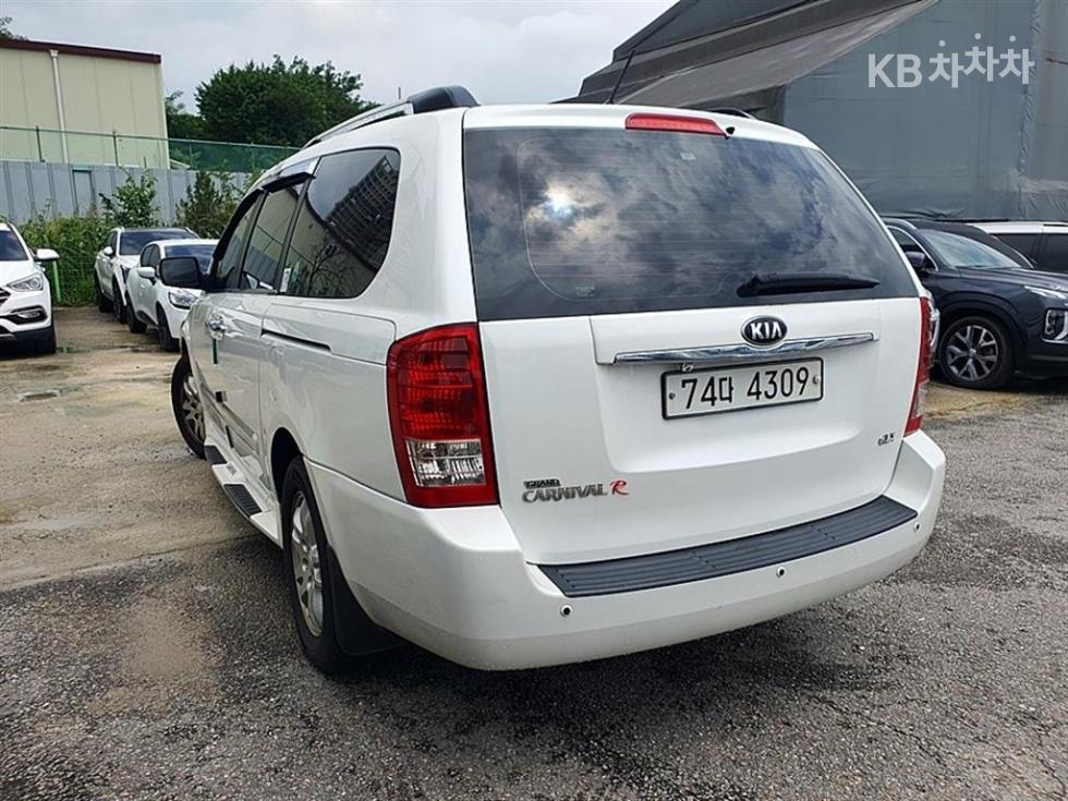 Kia Carnival — miniaturë 6