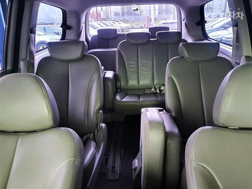 Kia Carnival — miniaturë 9