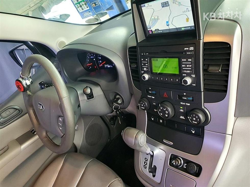 Kia Carnival — miniaturë 11