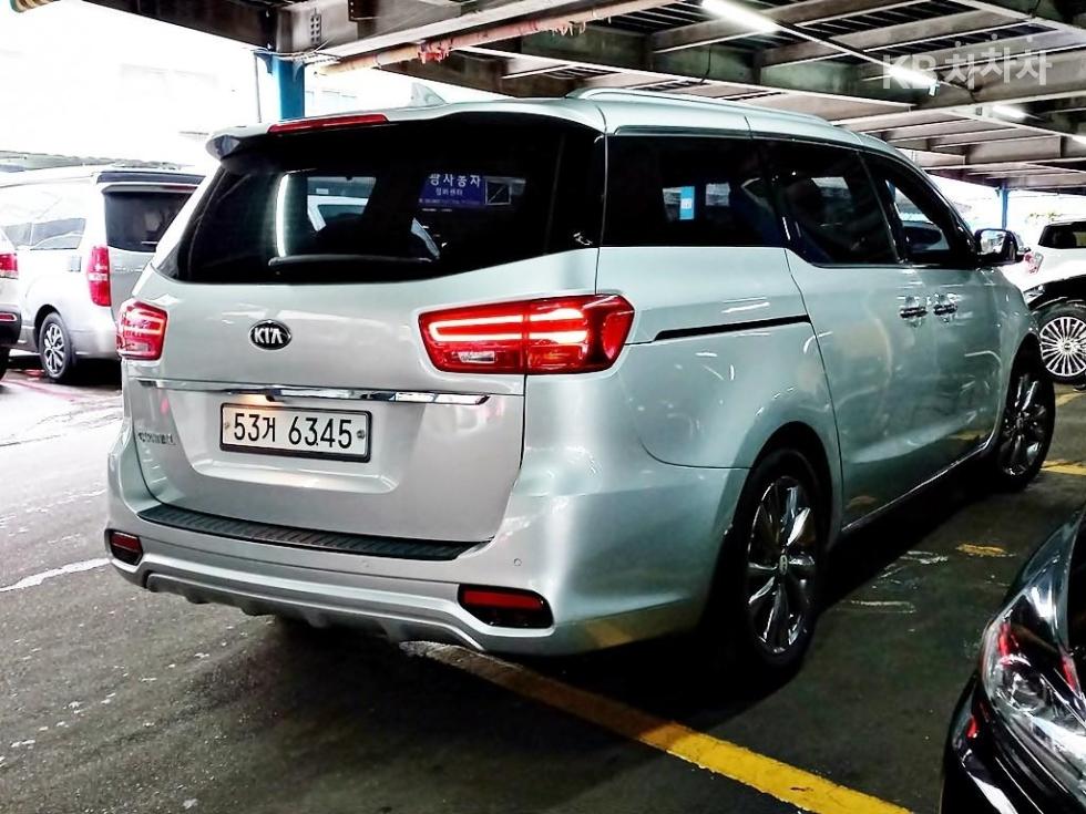 Kia Carnival — miniaturë 4