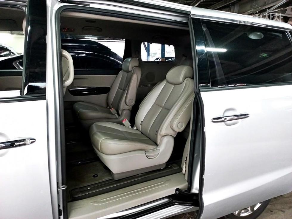 Kia Carnival — miniaturë 6
