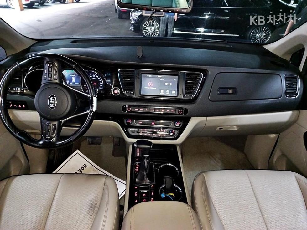 Kia Carnival — miniaturë 7