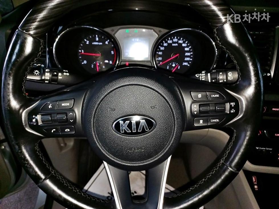 Kia Carnival — miniaturë 8