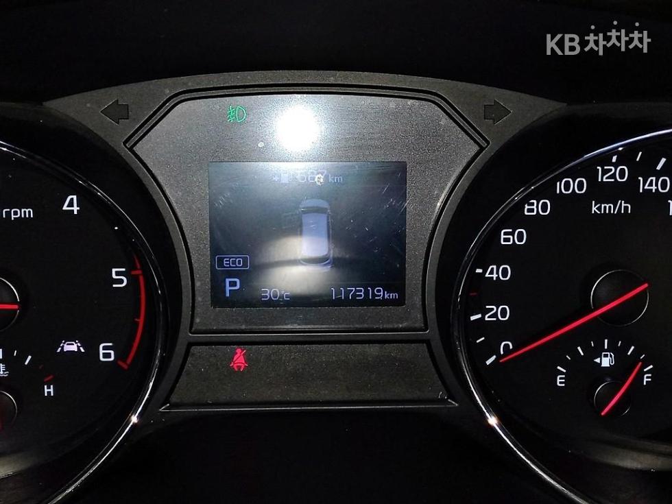 Kia Carnival — miniaturë 9