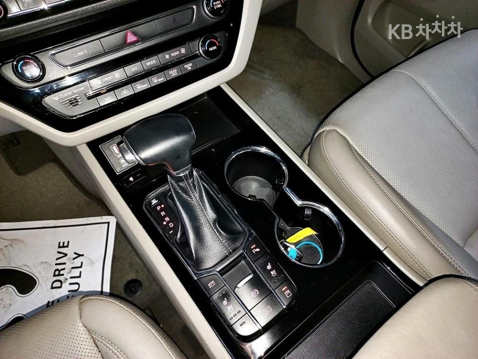 Kia Carnival — miniaturë 11