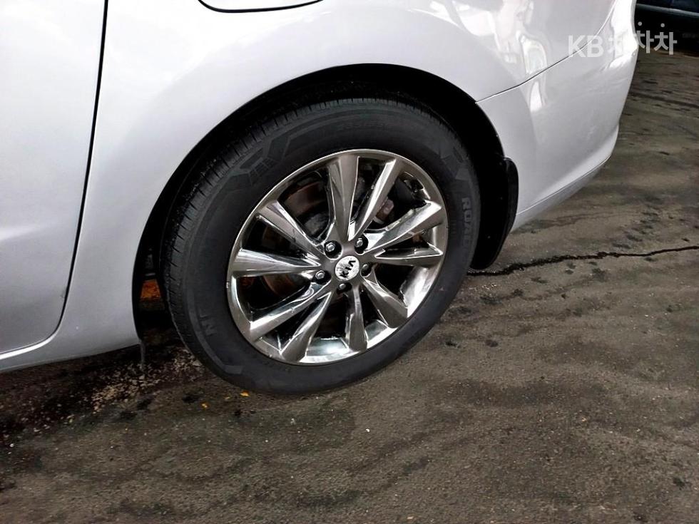 Kia Carnival — miniaturë 20