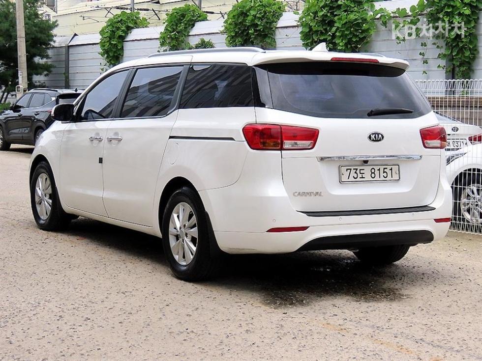 Kia Carnival — miniaturë 3