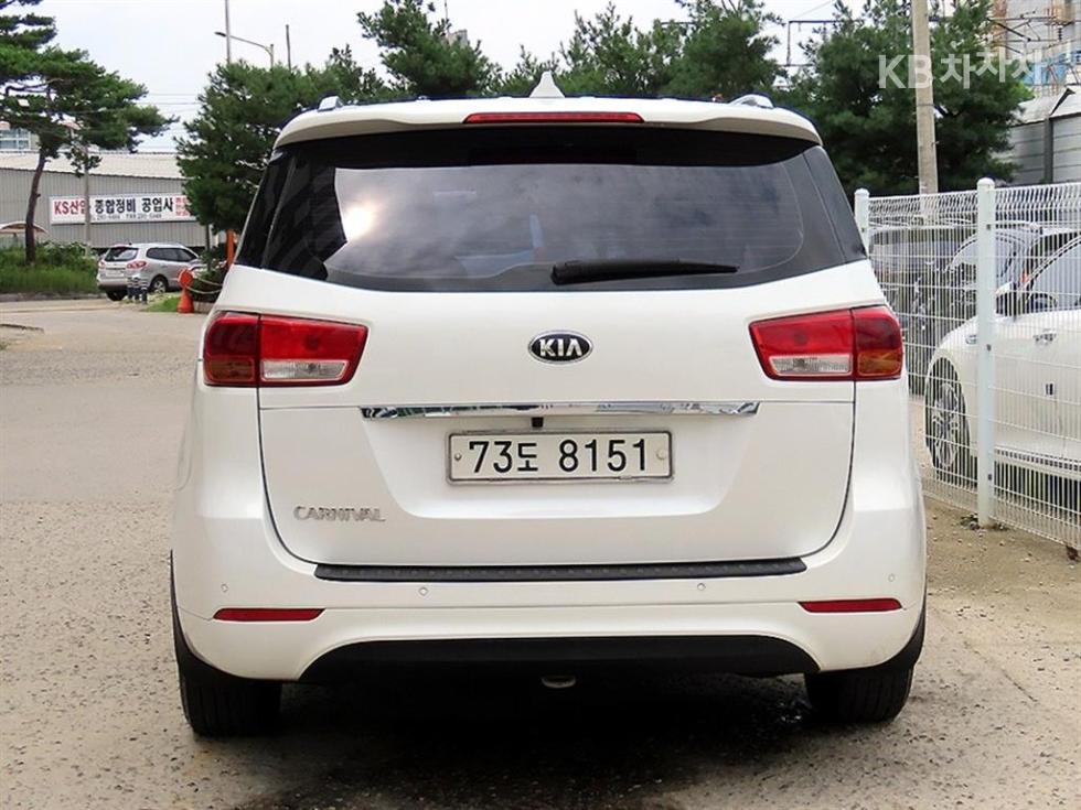 Kia Carnival — miniaturë 4