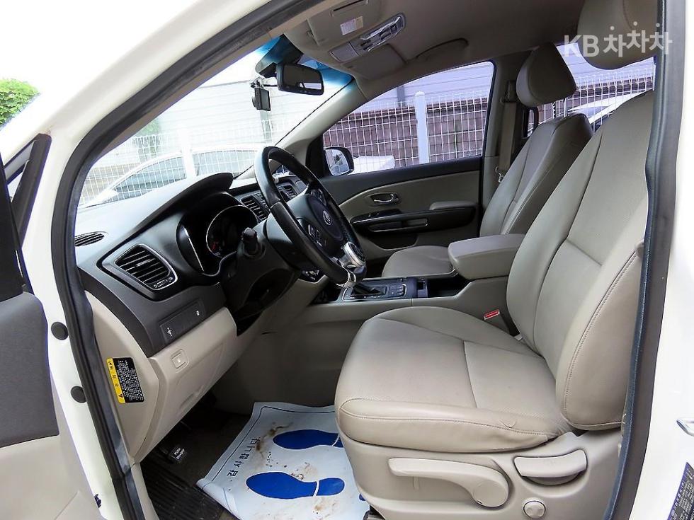 Kia Carnival — miniaturë 5