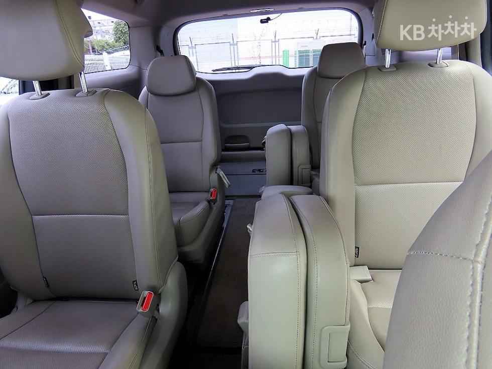 Kia Carnival — miniaturë 7