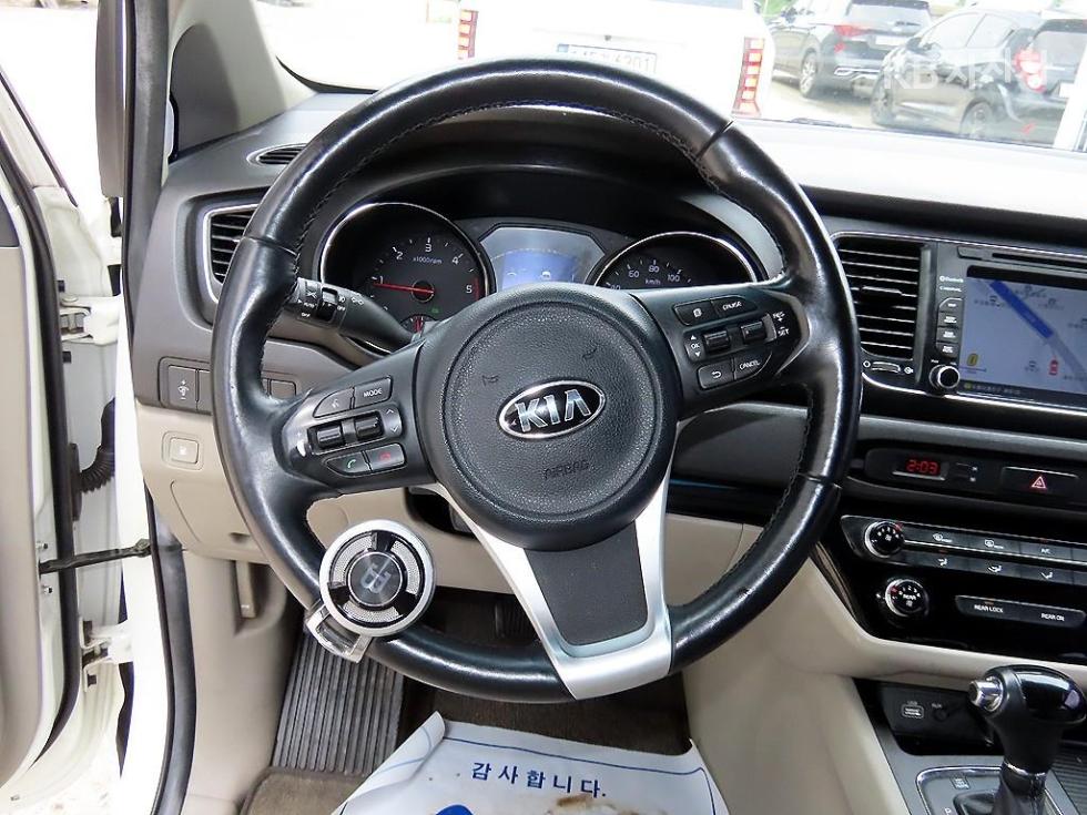 Kia Carnival — miniaturë 9