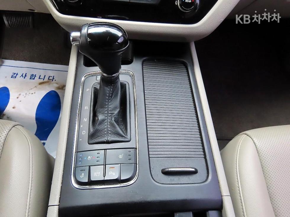 Kia Carnival — miniaturë 11