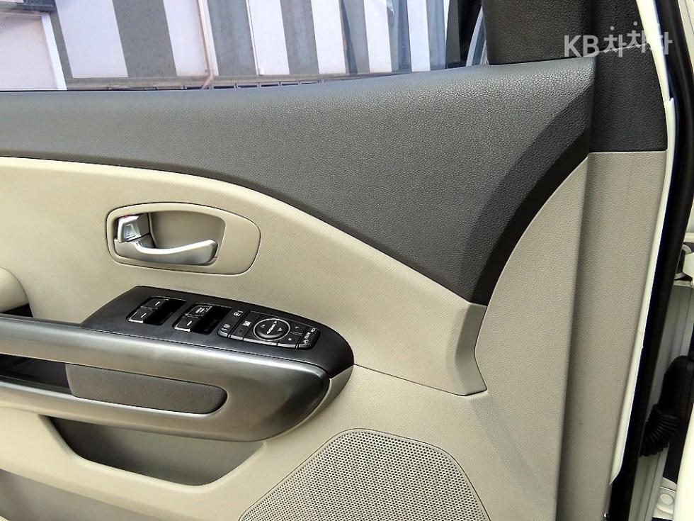 Kia Carnival — miniaturë 12