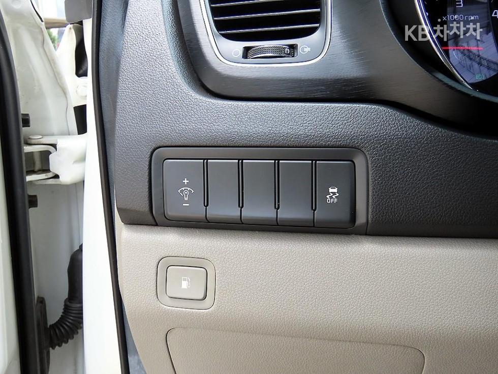 Kia Carnival — miniaturë 13