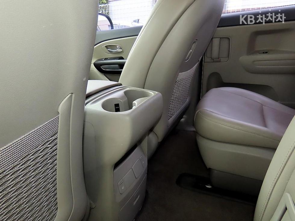 Kia Carnival — miniaturë 16