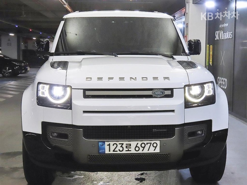 2021 Land Rover (L663) photo