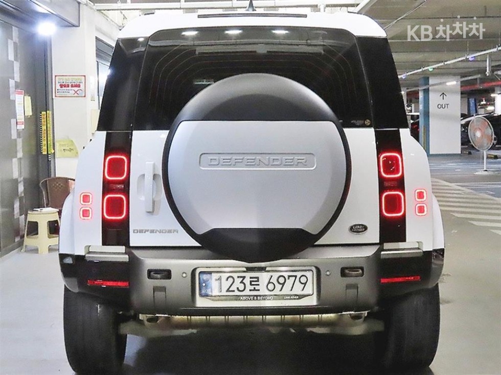 2021 Land Rover (L663) photo