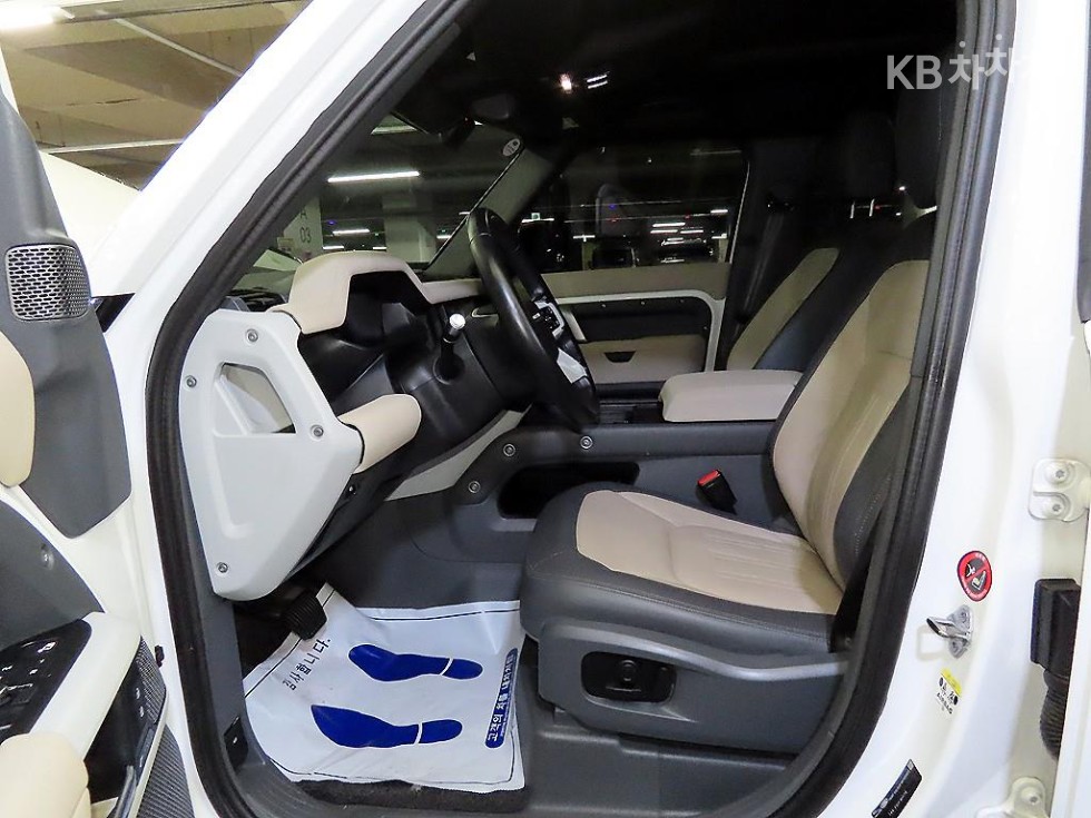 2021 Land Rover (L663) photo