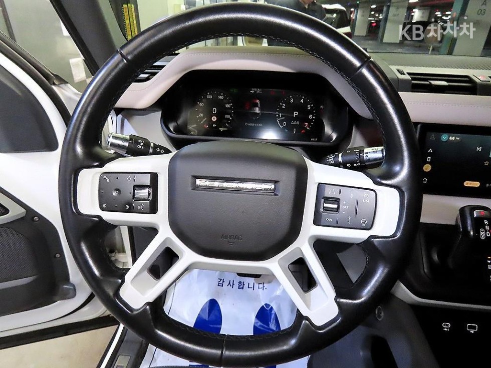 2021 Land Rover (L663) photo