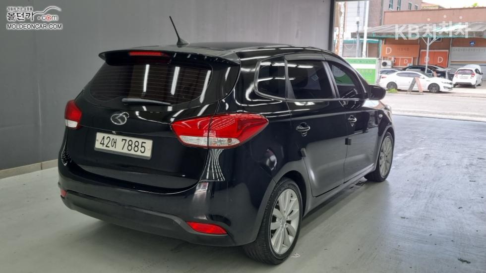 Kia Carens — miniaturë 2
