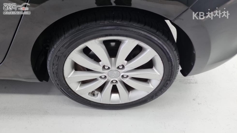 Kia Carens — miniaturë 6