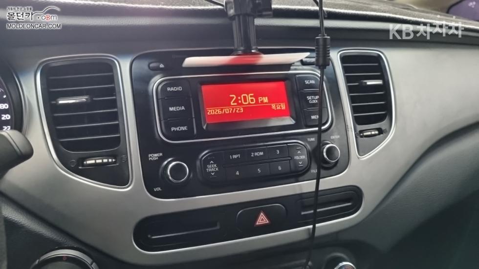 Kia Carens — miniaturë 12