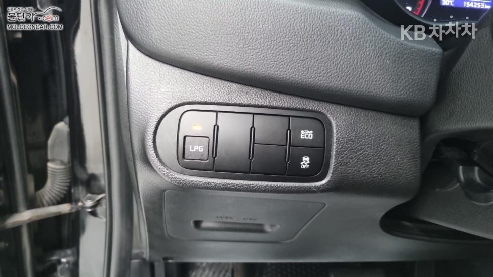 Kia Carens — miniaturë 16