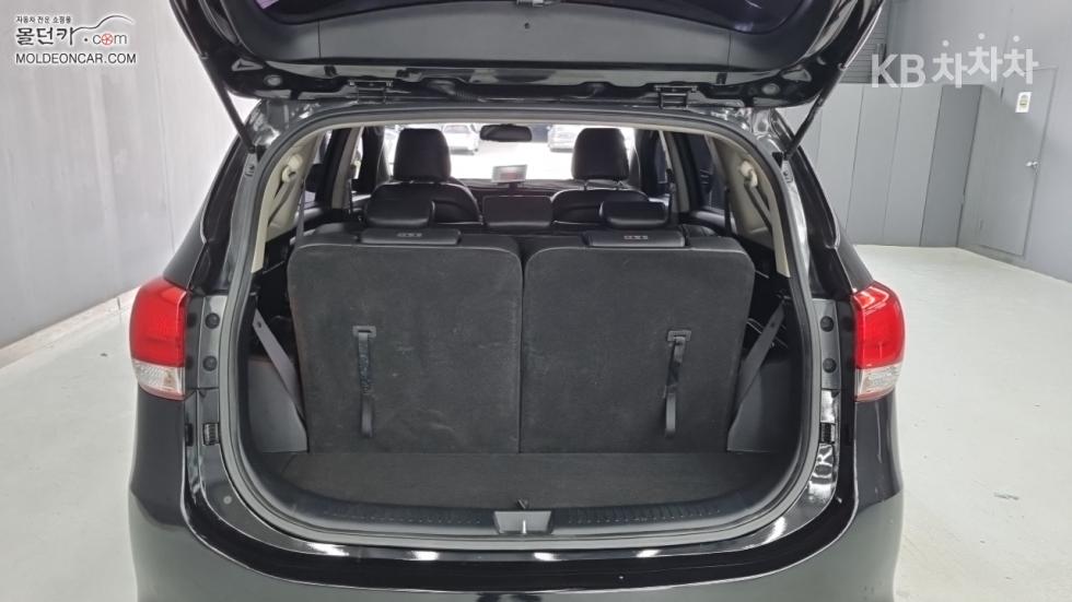 Kia Carens — miniaturë 18