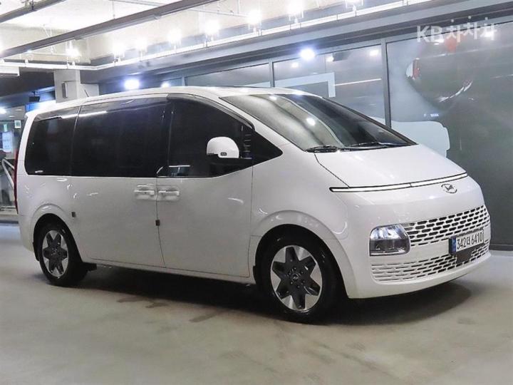 Hyundai Staria 2.2  9 awd  mordern — foto 1