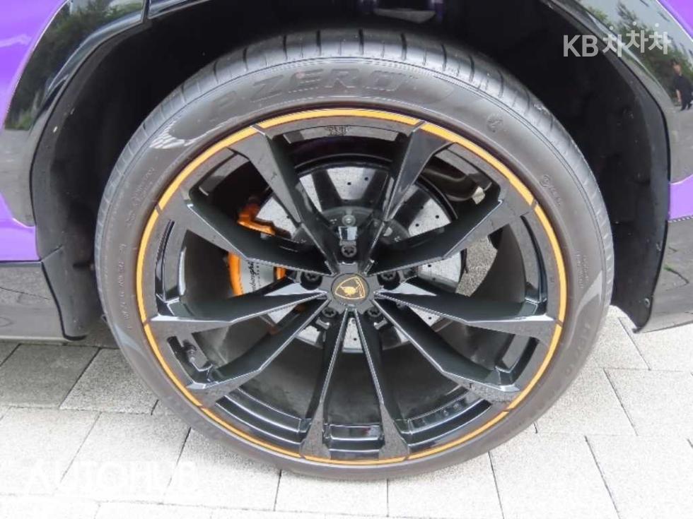Lamborghini Urus — miniaturë 17
