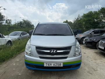 Hyundai Starex 12-Seater Wagon CVX Value — foto 1