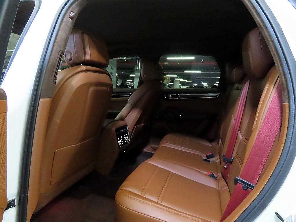 2021 Porsche (9Y0) photo