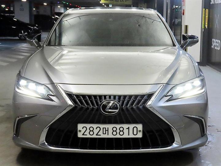 Lexus Es 300H 2023 photo 2