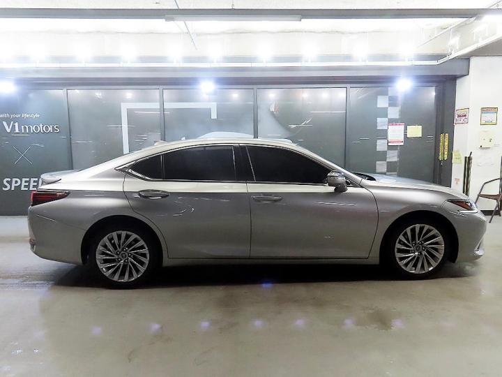 Lexus Es 300H 2023 photo 3