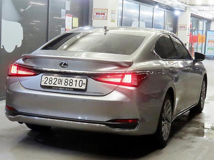 Lexus Es 300H 2023 photo 4