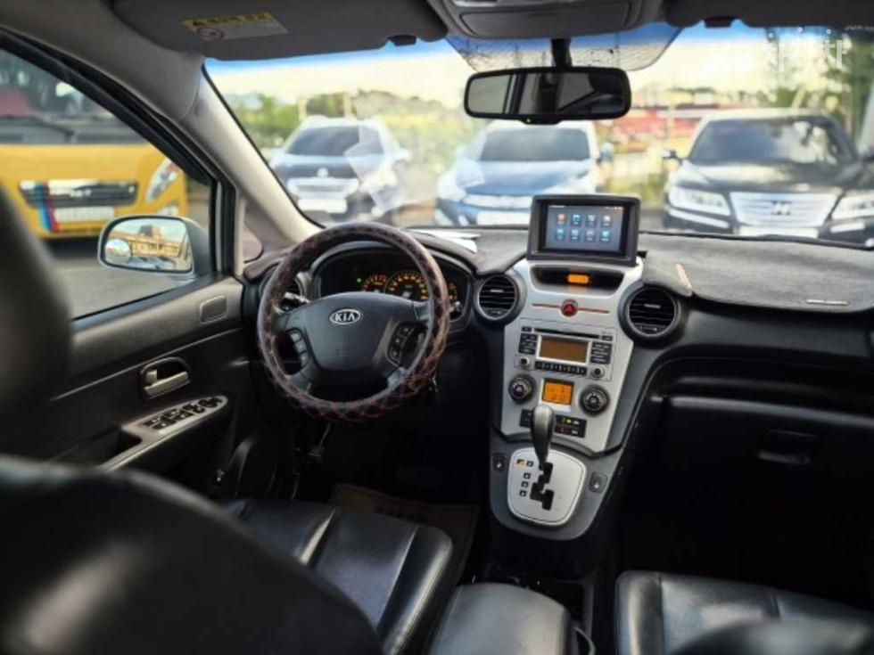 Kia Carens — miniaturë 11