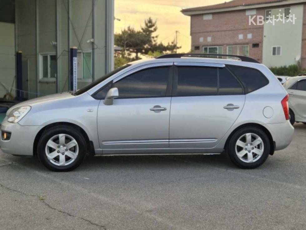 Kia Carens — miniaturë 15